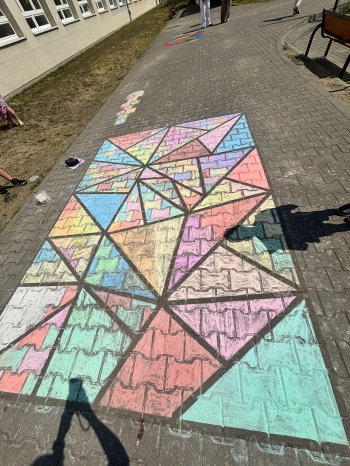 1000045698