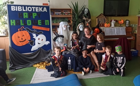 Halloweenowa akcja czytelnicza w bibliotece